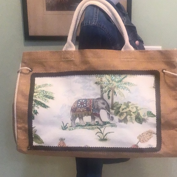 FAITH KNIGHT TOTE BAG - Picture 1 of 8